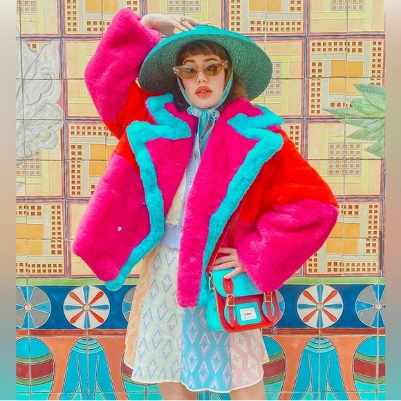 Gorgeous Jayley Collection faux fur oversized coat - Picture 6 of 9